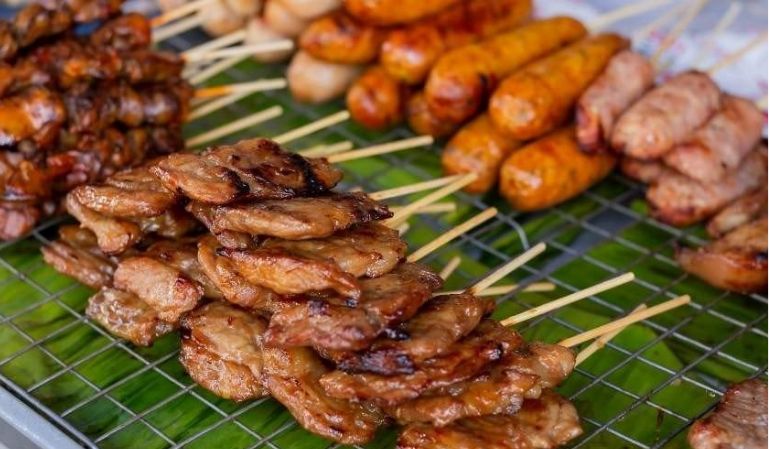Local Delicacies in dong xuan market hanoi