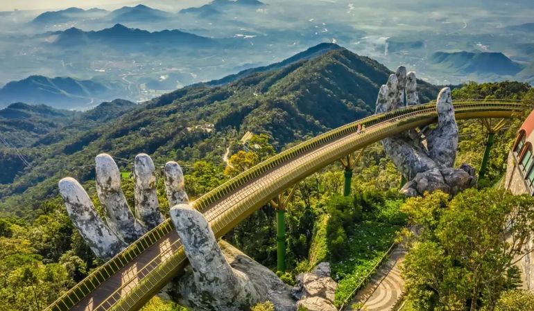 golden bridge danang vietnam