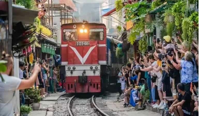 Hanoi Train Street 