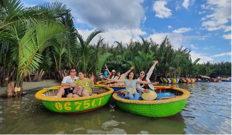 Bamboo Basket Boat Tours in hoi an vietnam