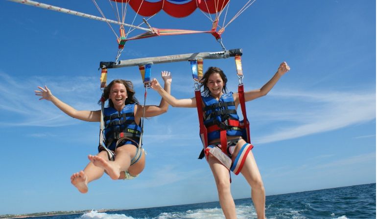 Parasailing at Bai Chong