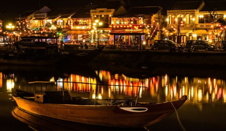 hoian at night vietnam