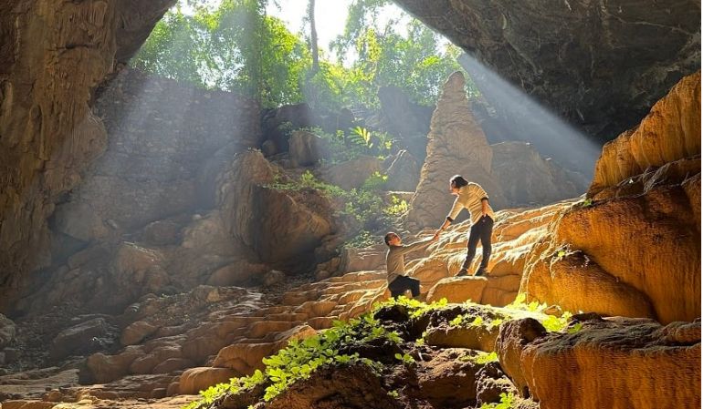 Nguom Ngao Cave