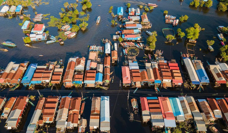 the floating villages on Tonle Sap Lake