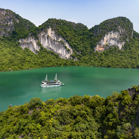 Amethyst Day Cruise in Halong Bay