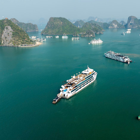 Experience Luxury on Luna Halong Cruise - A Journey Through Halong Bay