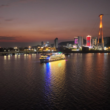 Experience Luxury on Luna Halong Cruise - A Journey Through Halong Bay