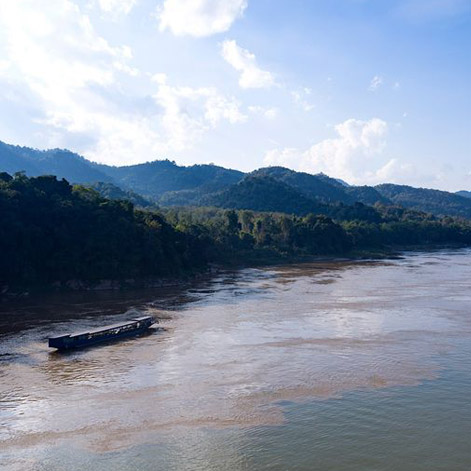 Play Cruise on Laos River