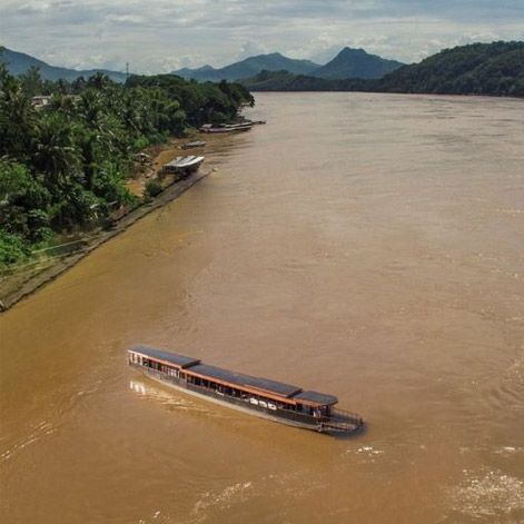Play Cruise on Laos River