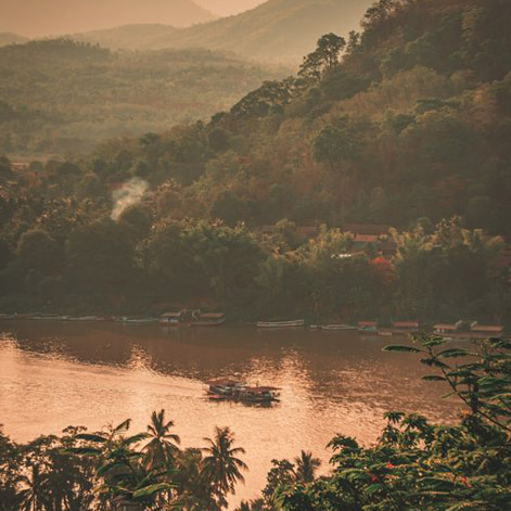 Play Cruise on Laos River