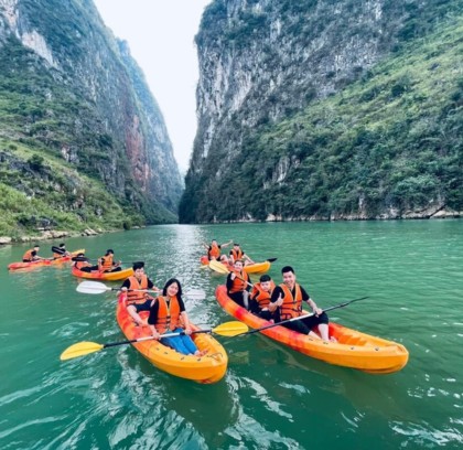 Ha Giang Jeep Tour: 4 Days of Epic Adventure & Breathtaking Views